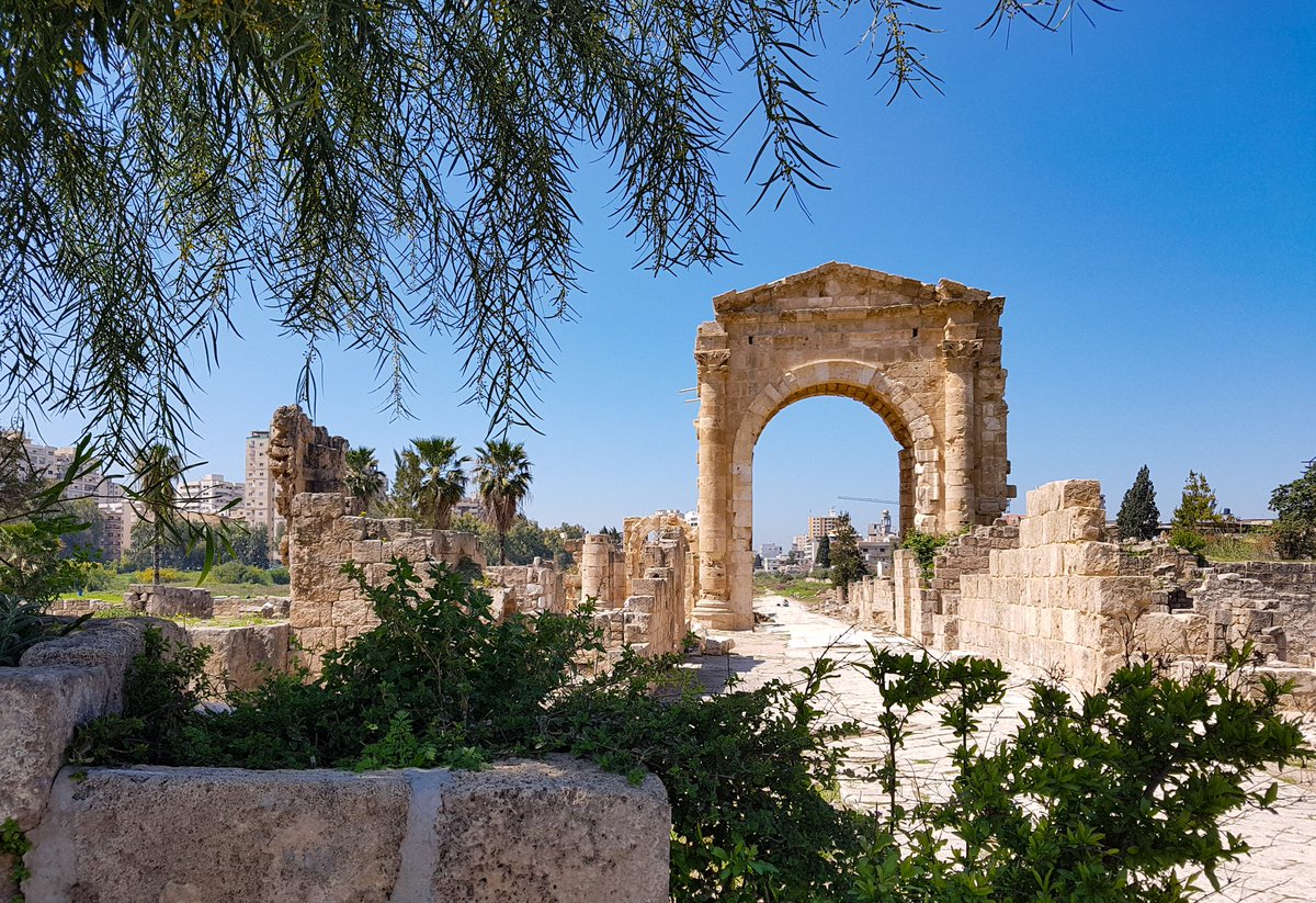 lorenzoborgia's tweet photo. #ruins #ancientrome #archeo #archeology #tyr #tyre #lebanon #History  #archeologia #tiro #libano
#ilovelebanon #mediyerranen #sea #unesco https://t.co/T1GhhKgAAZ