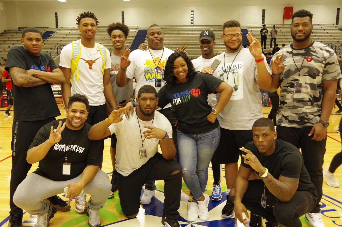 RealPaulFairley's tweet photo. Bri & Jade were upon us during #HoopingForLuv. Seeing the smile on Ms. Stacey Riddle's face was priceless. My purpose is now completeβΌοΈ #God https://t.co/N9R58UNUFw