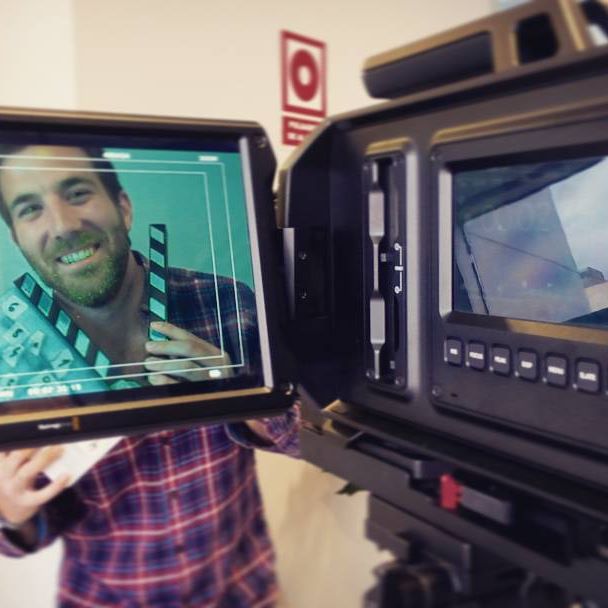 emprendeucodc's tweet photo. Algunas fotitos del proceso de grabación de los #ElevatorPitch de nuestros chic@s @sabbiafilms ¡¿Seguimos rodando 📽?! @Yuzzing #ucoyuzz https://t.co/4PUoaKU7p9