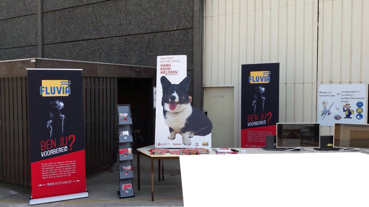 Max gespot bij #unilin, die aan al haar 3000 medewerkers een gratis rookmelder uitdeelt! Topwerk! #brandveiligleven #hangrookmelders