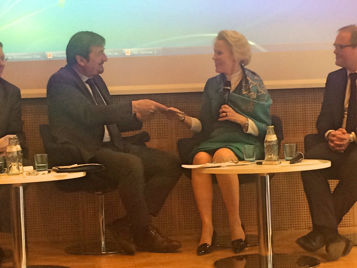 uinuvatili's tweet photo. A. Tuominen from @FIN_FSA hands a letter to O. Guersent from @EU_Finance on the #branchification of the Finnish banks, a new phenomenon. https://t.co/kuTFZFuKjo