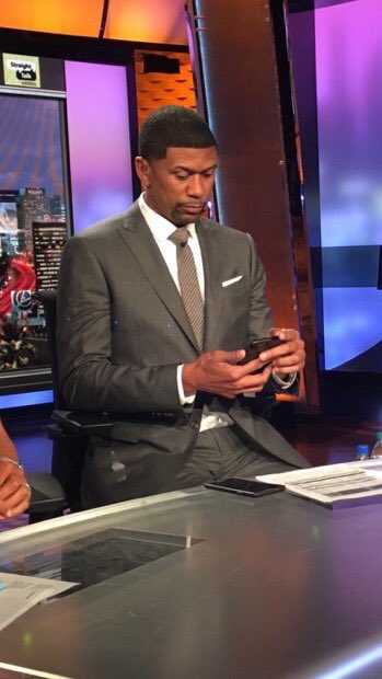 TotalProSports's tweet photo. Twitter users are SAVAGES! 🔥😂💀 https://t.co/nUQvf580TM
