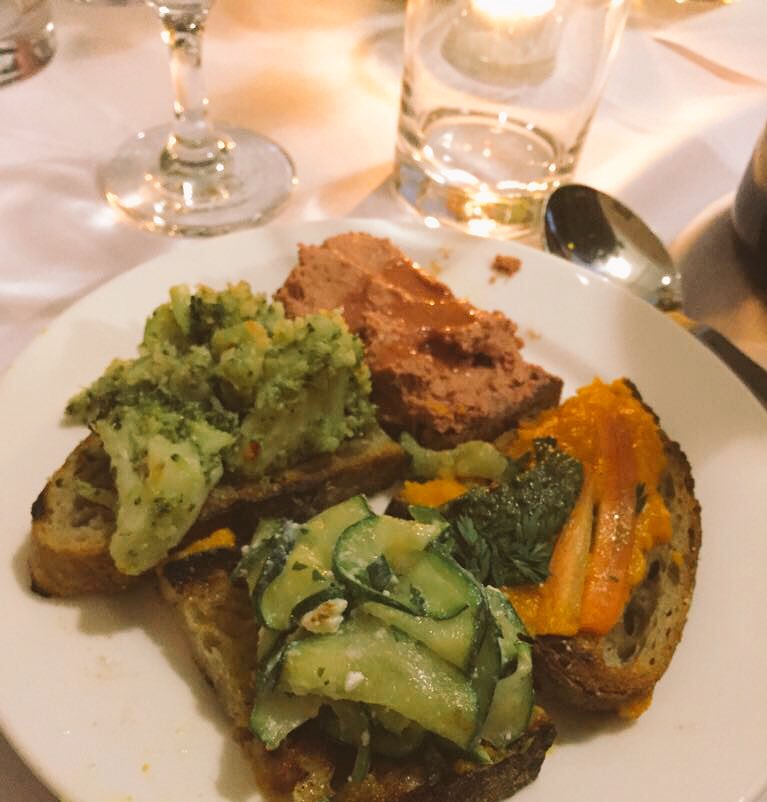 ScotchandGinger's tweet photo. THANK YOU @e5bakehouse for the delicious bread donated to our @Bromley_by_Bow fundraiser. You were a big hit for starter! #scotchandginger https://t.co/YGETpUtMsn