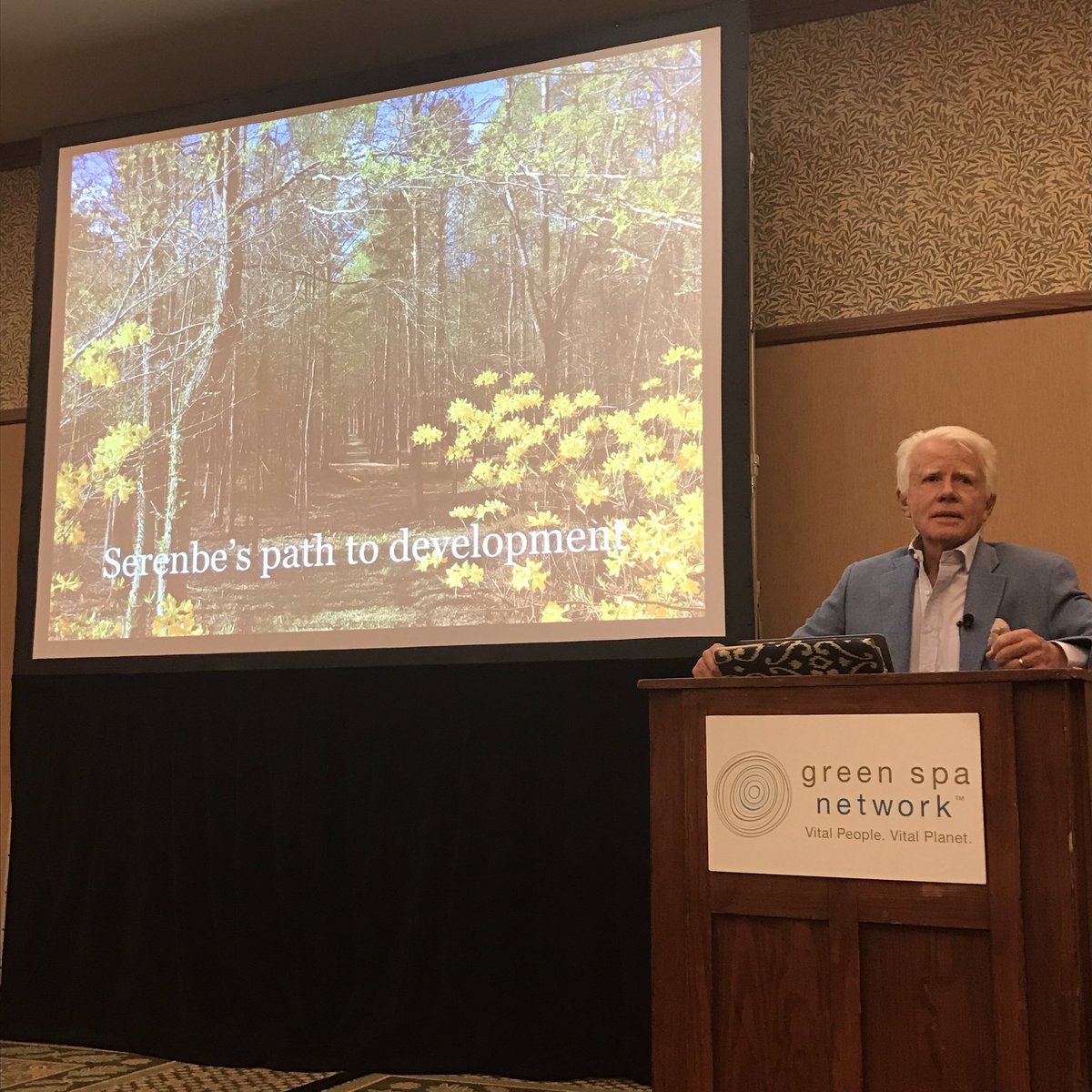 GreenSpaNetwork's tweet image. .@stevenygren Founder of @serenbe takes the stage to share "how one person and one family can make a difference."