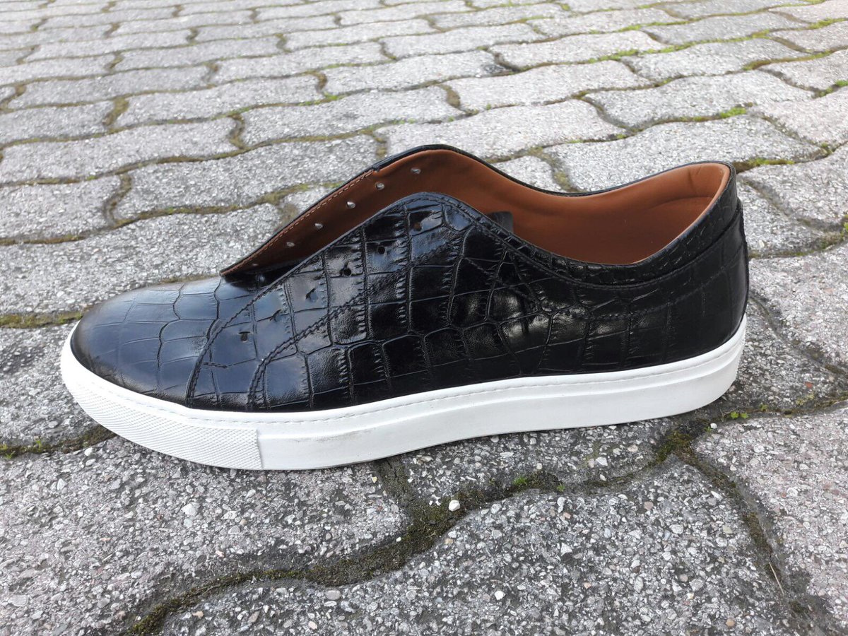ScarzzaShoes's tweet photo. Sneak Peek: First Look at our latest sneakers in the making for Spring/Summer 2017. Coming soon! https://t.co/KDNznfljdo