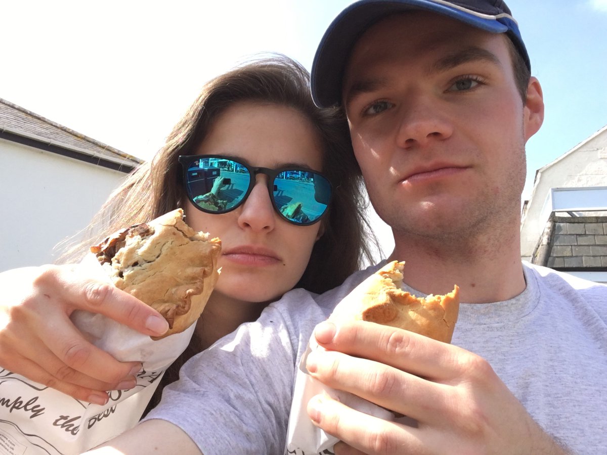 Classic Cornish lunchtime pasty <a href="/LoisSalem/">Lois Salem</a> refuelling before an afternoon of #graniteongranite <a href="/TinySpaceMagnet/">Claire Nichols</a> #SW2017