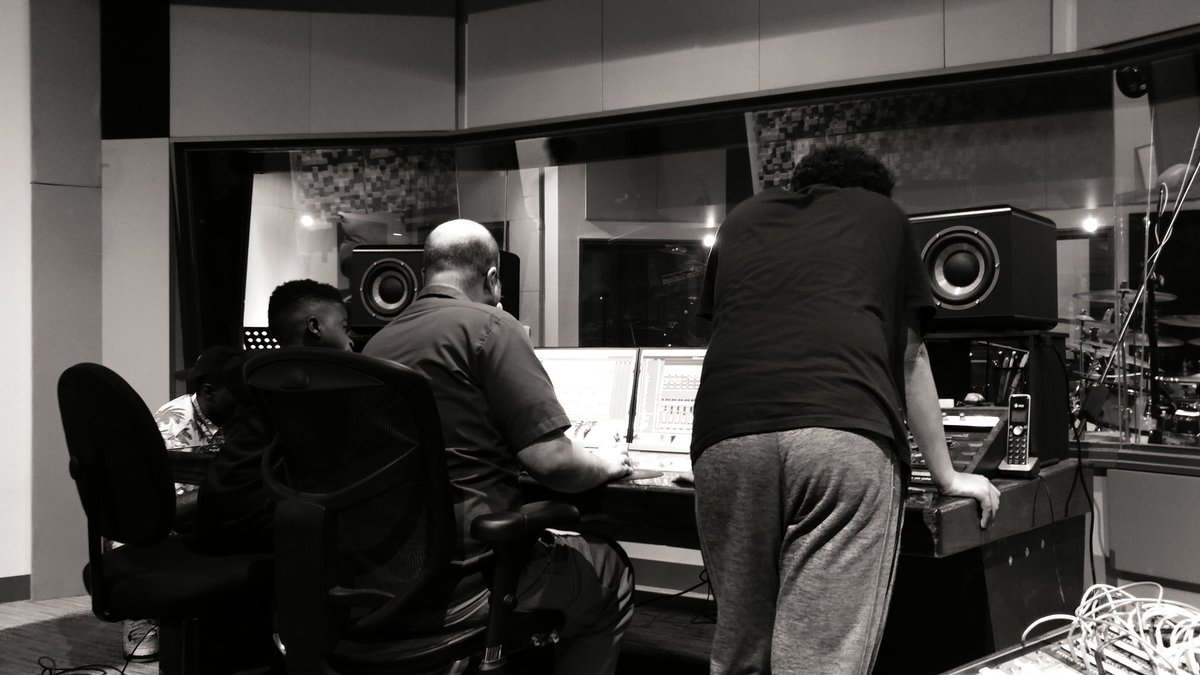 poobell12's tweet photo. Checking out the play back #Funkyflyproject #studiovibes #atwork #funkmusic #UrbanMusicNonStop https://t.co/a4IOVIBRYM