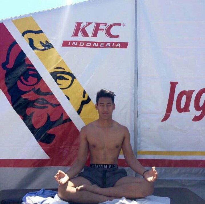 AlbertWakaw's tweet photo. @Nu_Dicklicious @prks94 
Sean Gelael.. Ugghh putingnya😍💦 https://t.co/W7jJvq1RVK