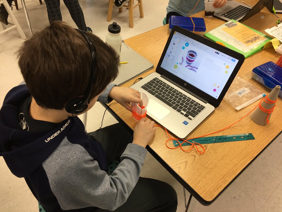 MrsAmyHoff's tweet image. Lego WeDos and cup weaving to get our creativity flowing this Monday morning! #theMESway #makermorning