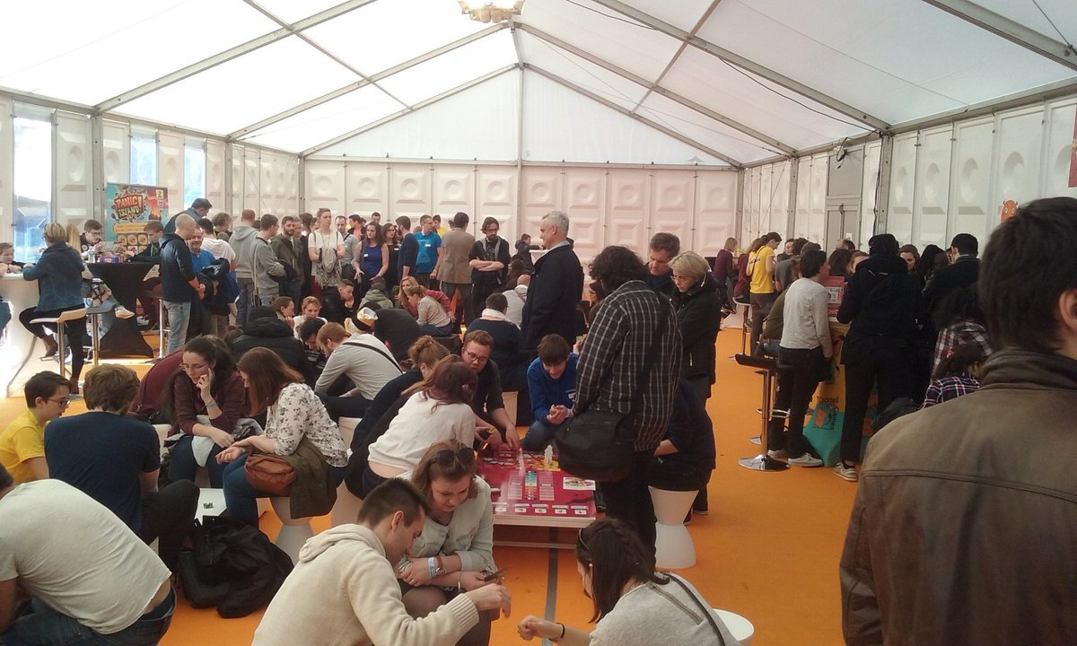 JeuxnCo's tweet photo. 2 de nos membres ont passé un super weekend à @LudiNord! Découverte de pleins de jeux sympas! #j2s https://t.co/3FKYLqNf0e