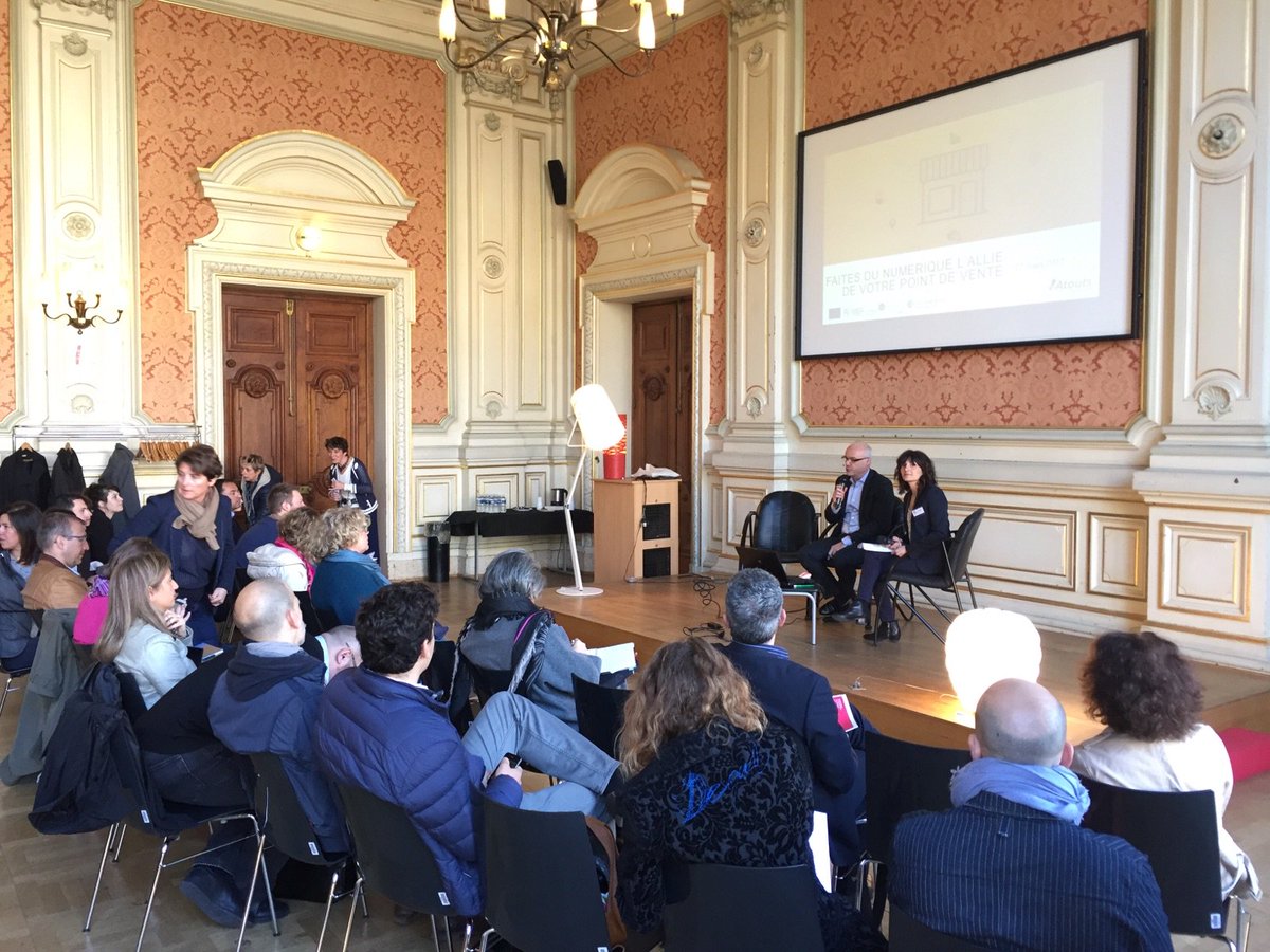 cbrunel's tweet photo. Conf Go design @CCILYONMETRO. Le numérique ne doit plus être un concurrent du point de vente #godesign @ENE_69  #atoutsnumeriques https://t.co/XCaDmDimCy