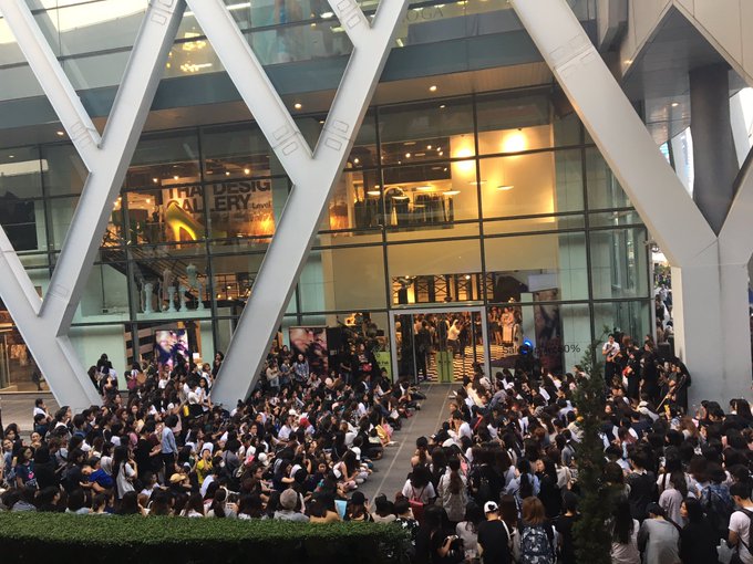 ดูรูปภาพบนทวิตเตอร์ ดูรูปภาพบนทวิตเตอร์