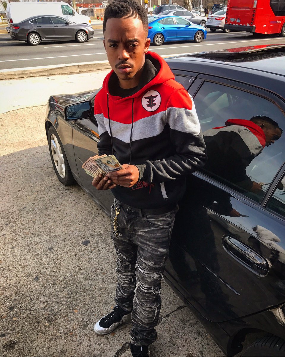 BigBoss_DonNo's tweet photo. BIG BOSS BITCH 💰🏚🤞🏽 https://t.co/Rg3x6hJHMP