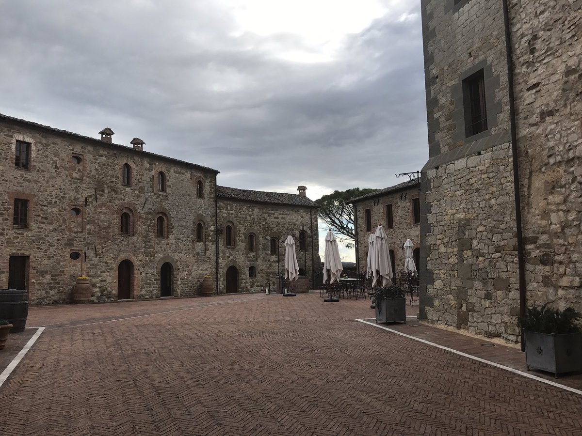 Martin_Tejero's tweet photo. #CastelMonastero #Tuscany #NewCX-5 https://t.co/Lo500sO21s