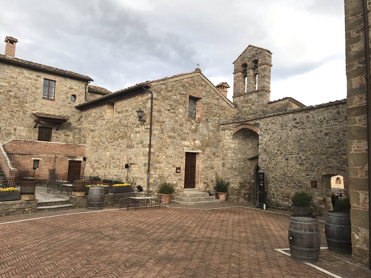 Martin_Tejero's tweet photo. #CastelMonastero #Tuscany #NewCX-5 https://t.co/Lo500sO21s