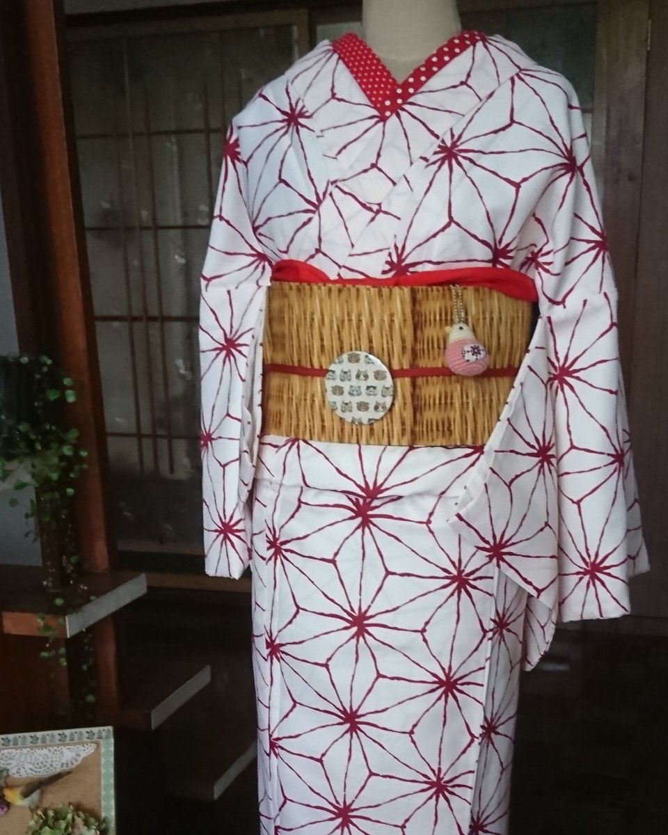 桃庵 Momoann Auf Twitter 玄関のディスプレイを春バージョンに変更しました テーマは 観桜会 です 半襟と二部式帯は自社製品です V根付けは友人の編みぐるみクリエイターのハピネスドロップ 着物 キモノ きもの 二部式帯 ハピネスドロップ 観桜会