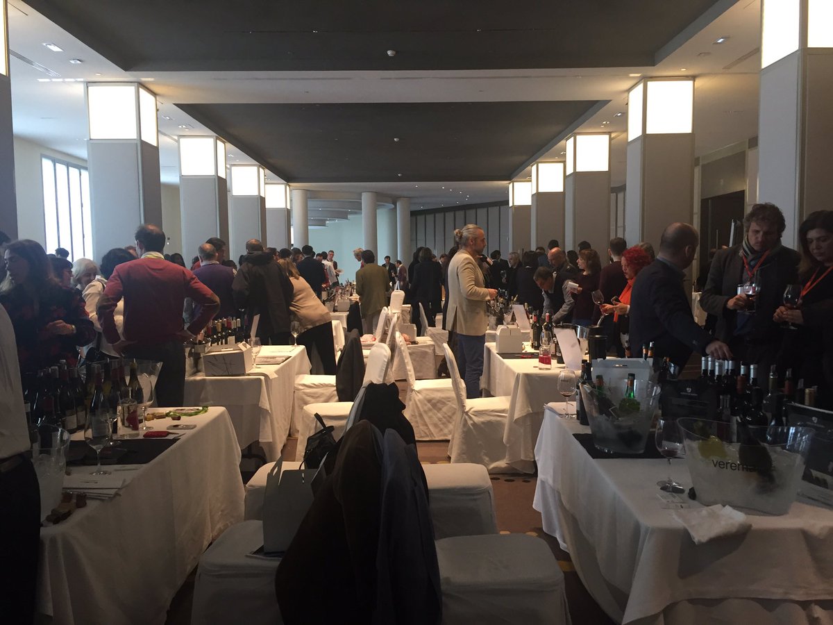 iberismos's tweet photo. Prueba de vinos de #Portugal en Madrid. Una óptima iniciativa de @aicep con @TerrasPortugal. En el @Westin_Palace. #wine #vino https://t.co/N7rAqBWoMn