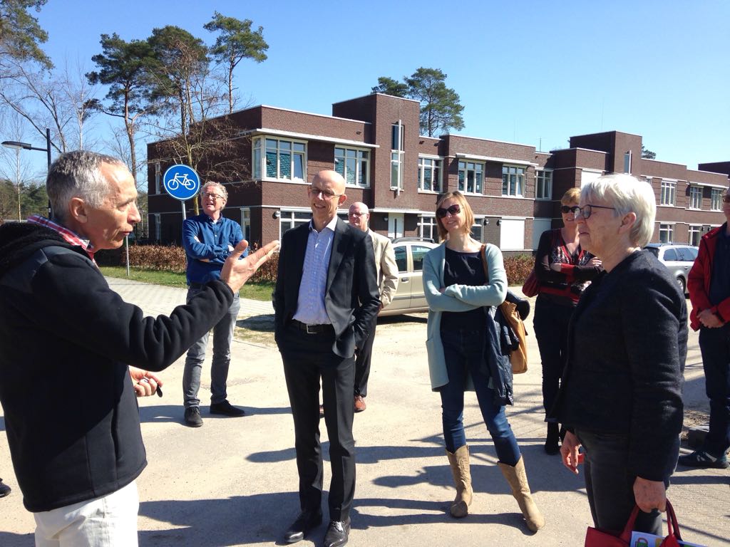 kentalis's tweet photo. Op bezoek bij zorgorganisaties om inspiratie op te doen over intramurale zorg. Begeleider Harm @Abrona vertelt over omgekeerde integratie. https://t.co/Psv6wuPmZo
