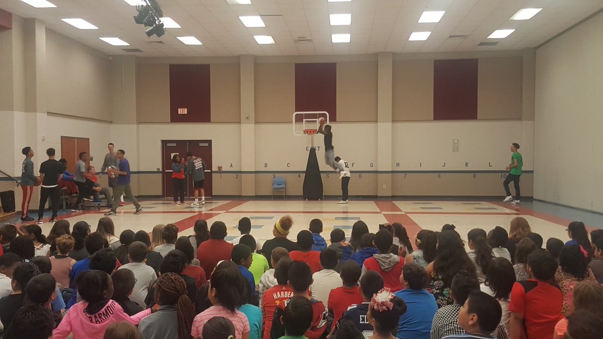 vickischuck's tweet photo. The Brazosport Exporter basketball team came over to @VelascoElem to pump our kids up before STAAR! #ourheros @Super_Seagulls https://t.co/om9FuVbNL1