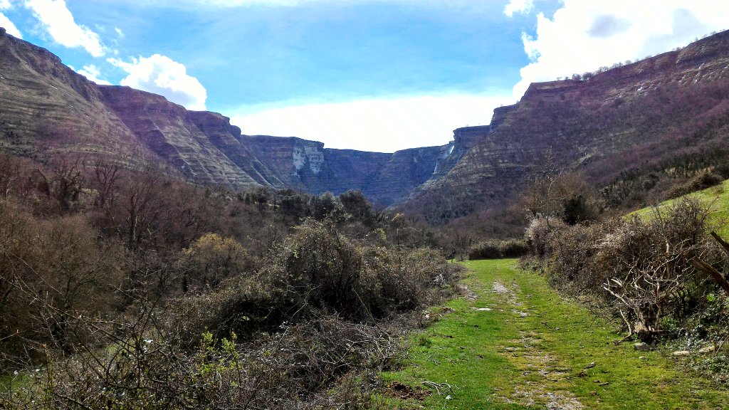 iTravel4Frisbee's tweet photo. @geoparkea @geoparkea I most certainly will. We had lunch in Urduña and saw the mouth of the Nervion River yesterday! #Basquing https://t.co/6bs9aUrs8m