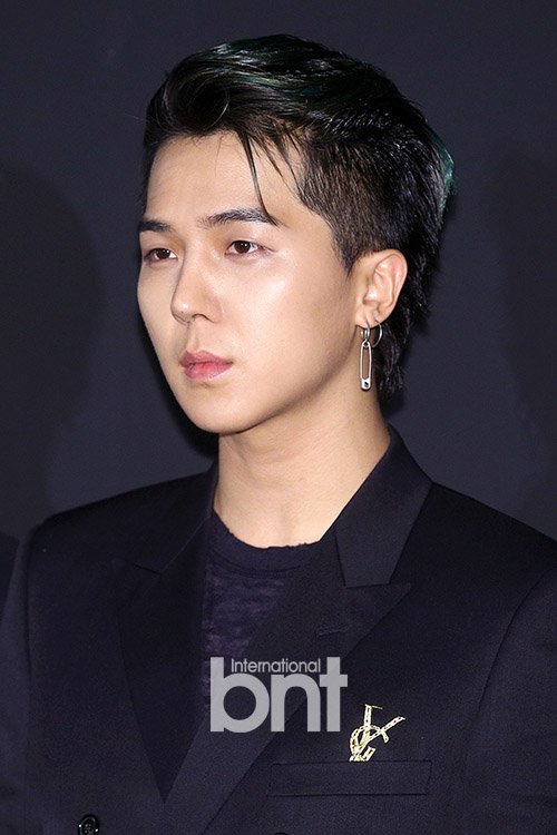 OnlyLookAtMino's tweet photo. [!!] Press Photos of MINO at Saint Laurent Party in Boon the Shop Chungdam. 🔥 🔥 2 https://t.co/FtolnlmypT