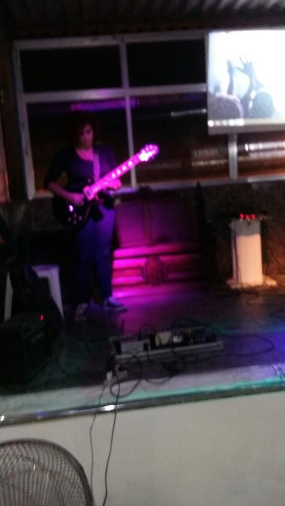 AikosOficial's tweet photo. #aikosrock
#aikos
#aikosmundosubmundo
#aikosvivo
#aikosnaestrada
#AikosGuitarWoman https://t.co/qynEAY7Wru