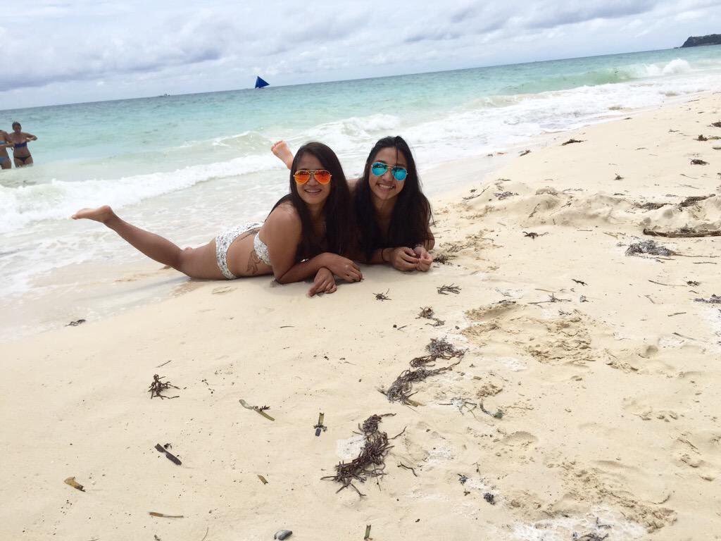 _beadell's tweet photo. ☀️🌊 #FriendshipGoals #Bora2015 https://t.co/UpIhfk4K71