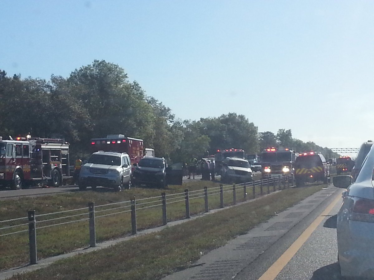 egtroche's tweet photo. @WESH Crash at 528 https://t.co/lm6hXxwFfb