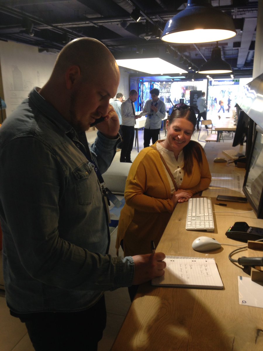 hanwar87's tweet photo. Me , @ryan and  @rockyguruo2   helping Deaf customer Jamies using #BSL#speak.
@FreeInMCR @MCRDeafCentre @O2Manchester https://t.co/8P5l5EjUJ4