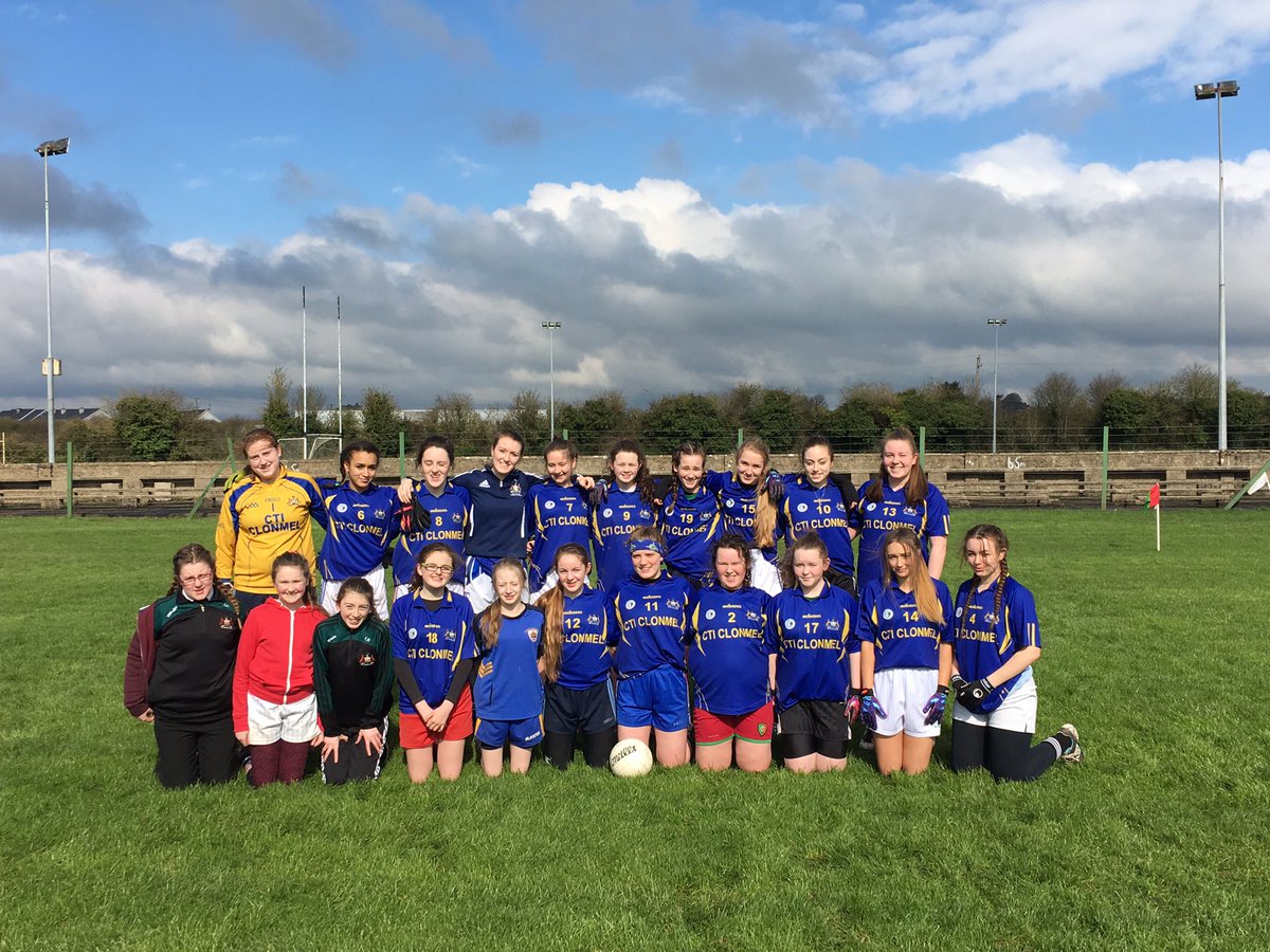 GC_Cheitinn's tweet photo. Foireann peile na mban sinsir a d'imir i gcluiche ceannais na Mumhan an tseachtain seo caite. Beidh lá eile ag an bPaorach a mhná 😀 https://t.co/CJOjt2PXfJ