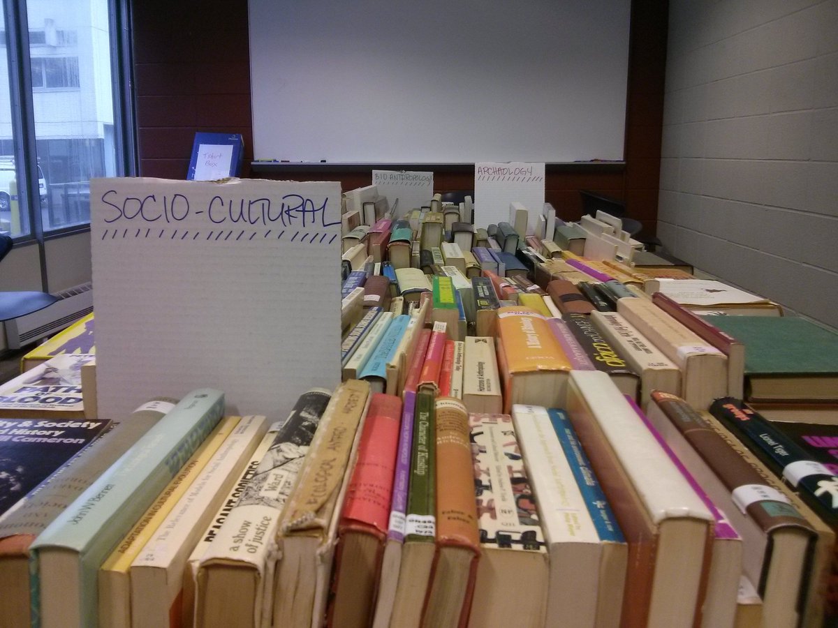 UTorontoASA's tweet photo. Booooooks glorious booooooks 📚 I'm eager to read them! #BookSale #OliverReference @UofT_Anthro https://t.co/K9uQ99D1r6