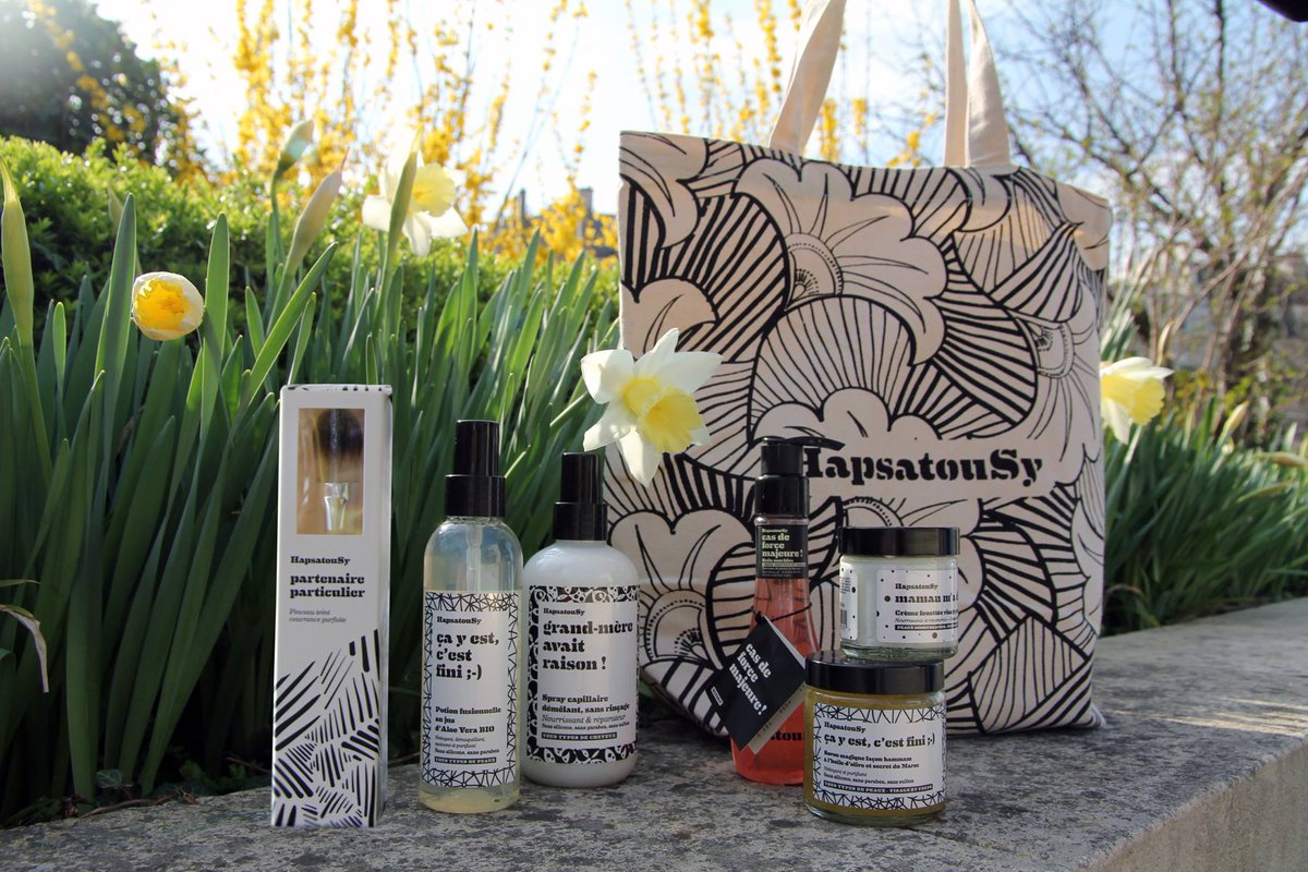 HapsatouSy's tweet photo. Le retour du #CrazyBag #HapsatouSy ! 6 crazy produits full size à 49,90 € en édition limitée ! Dépêchez-vous https://t.co/Fb2zA8AKI6 ;-) https://t.co/NNsAl8fTHC