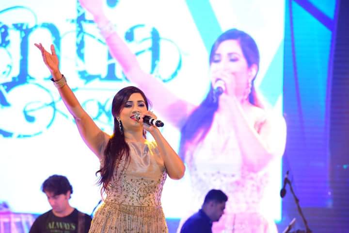 nimasha4sg's tweet photo. *NEW CLICKS SET 04*
#MelodyQueen @shreyaghoshal live in concert at #Sentia2017 in Mangalore held 23rd Mar 17 #ShreyaGhoshalLiveInMangalore https://t.co/54xf82z5bE