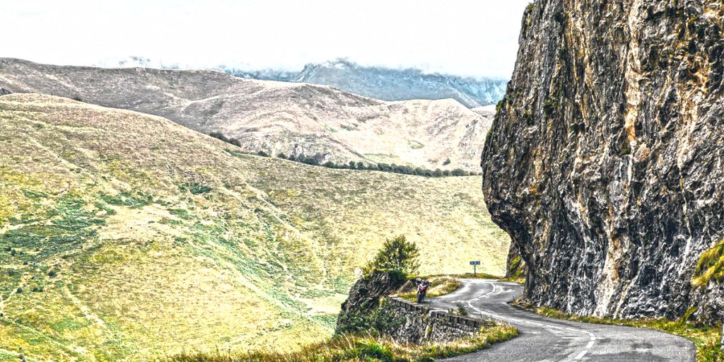 UniversalRiders's tweet image. OUR 10 BEST SECRET FRENCH ROADS ln.is/6Mjme
