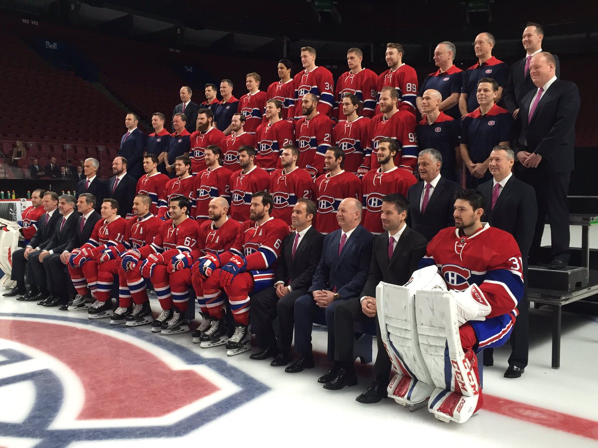 CanadiensMTL's tweet photo. Photo d'équipe avant l'entraînement! 

Taking the team photo before practice! #GoHabsGo 📸 https://t.co/70dIAFSEFM