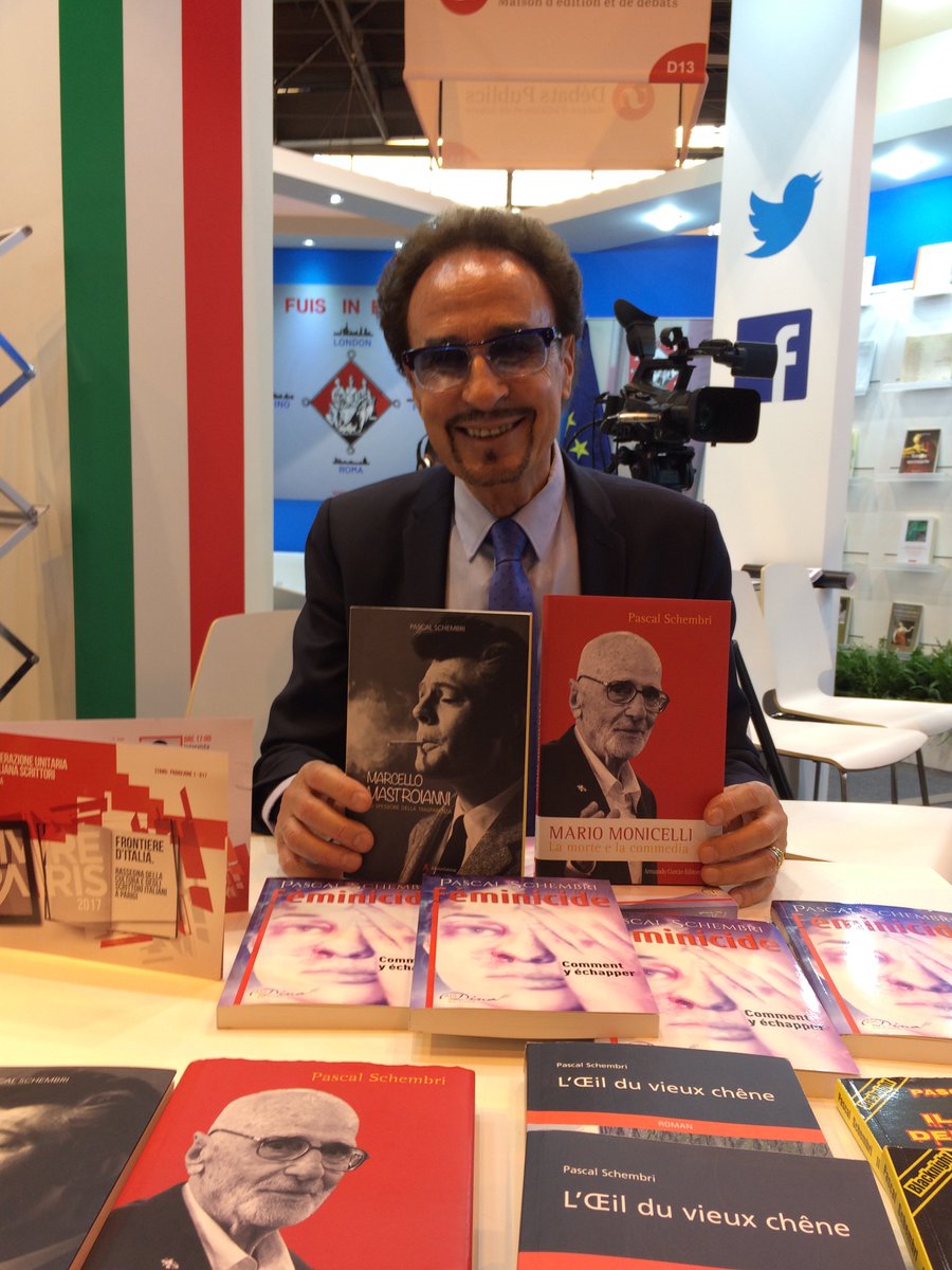 FuiScrittori's tweet photo. #pascalshcembri si racconta al nostro stand #FuisParis #LivreParis2017 @Salondulivre https://t.co/tsTobVLqbM