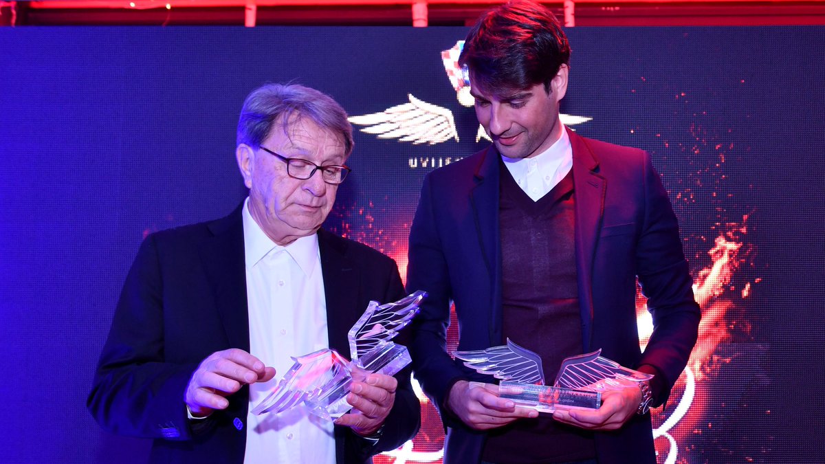 It was great honour to receive ' Vatrena Krila' award  from Croatian football supporters 'Uvijek vjerni' for 2016! Big thank you! 🇭🇷✌🏻️