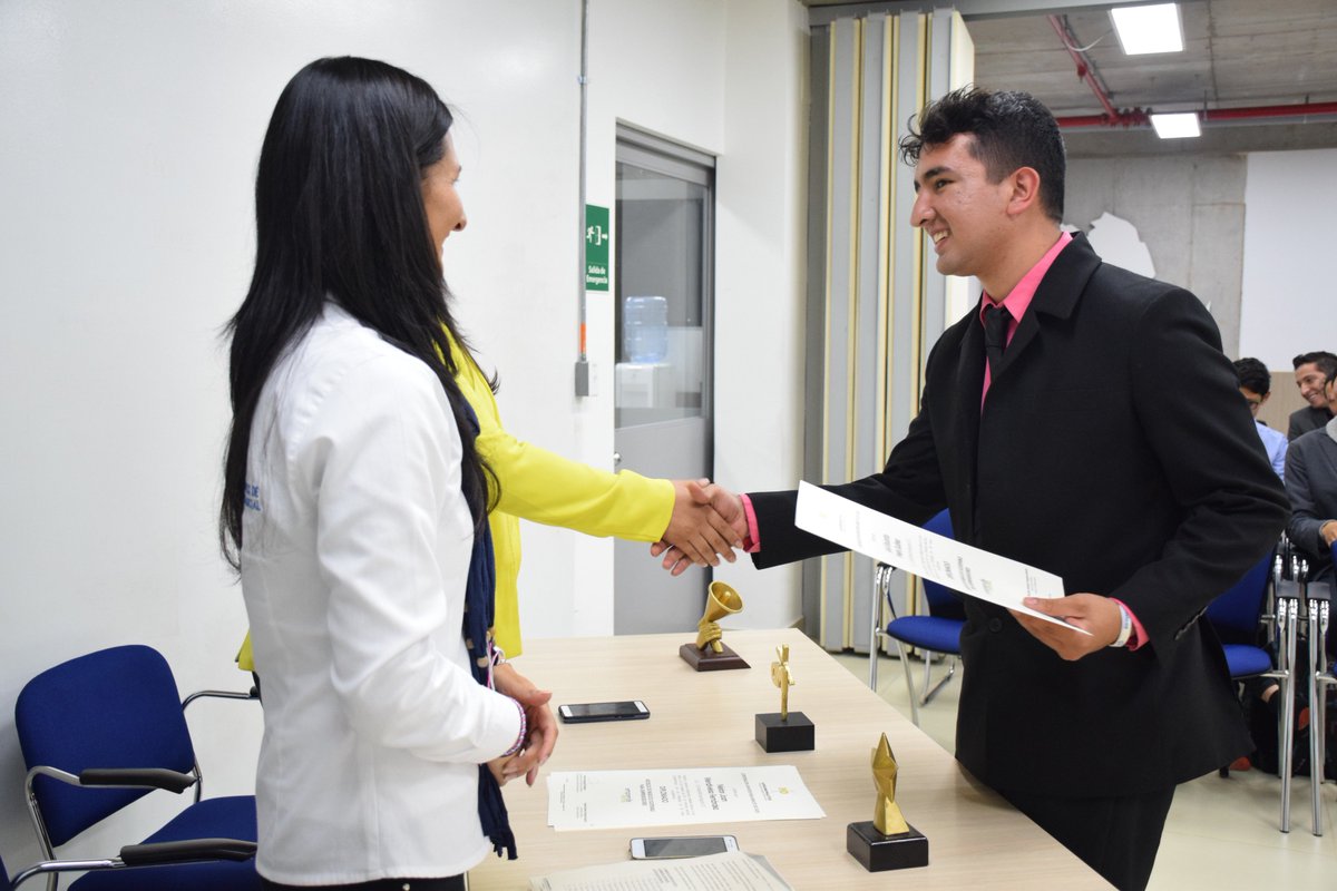 PCIS_UNIMINUTO's tweet photo. En PCIS se hizo entrega de Certificados del Diplomado Modelos de Negocio Sostenible para #emprendedores realizado por #EmprendeVerde. https://t.co/8MD2NesfZE