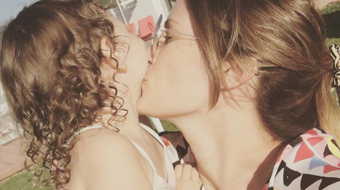 primiciasyacom's tweet photo. Desopilante respuesta de Olivia a su mamá, Paula Chaves: "Relajate nena" 😂😂😂

----> https://t.co/HMOrXUMUVZ https://t.co/yZZpkZlB9y