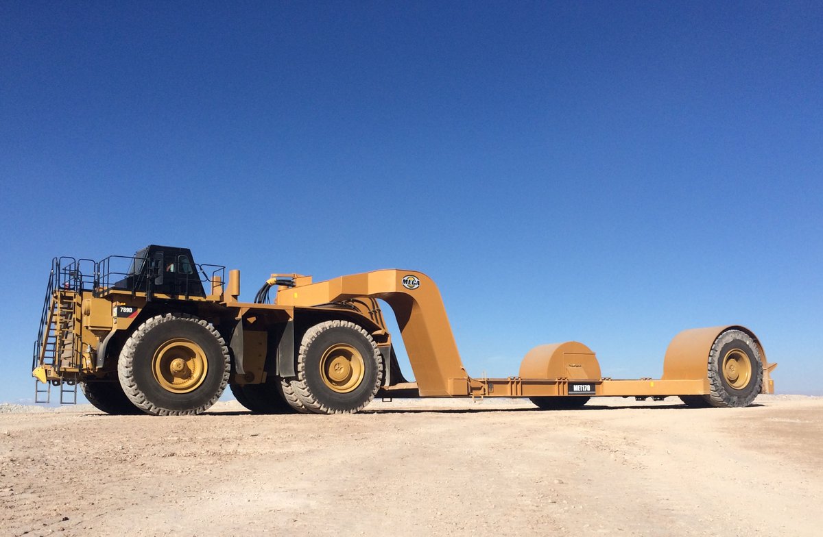 MegaCorpWW's tweet photo. Let's start the week with pictures of #CAT789D MET-RL170 Mega Real Loading Trailer #Finning_cl #CatMining #CaterpillarInc #trailer #hauling https://t.co/JaUu5fivE1