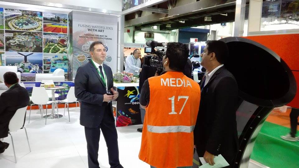 TheWaveBall's tweet image. First day at @DEALIEC with our partner @PolinWaterparks ! :) #DEAL2017  #thewaveball #wavesmachine #wavesgenerator