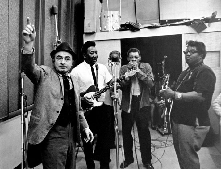 muddyofficial's tweet photo. Happy birthday to the co-founder of #ChessRecords, Phil Chess.
Photo: #MuddyWaters with #LittleWalter, #BoDiddley, & #PhilChess. #Blues https://t.co/fVXACOtImI