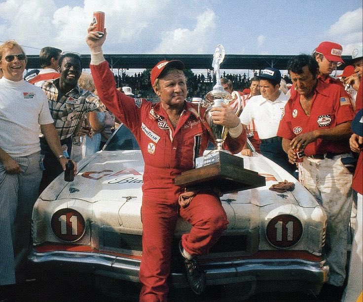 Happy 78th birthday to Cale Yarborough. Good luck trying to ever be this effortlessly cool. 