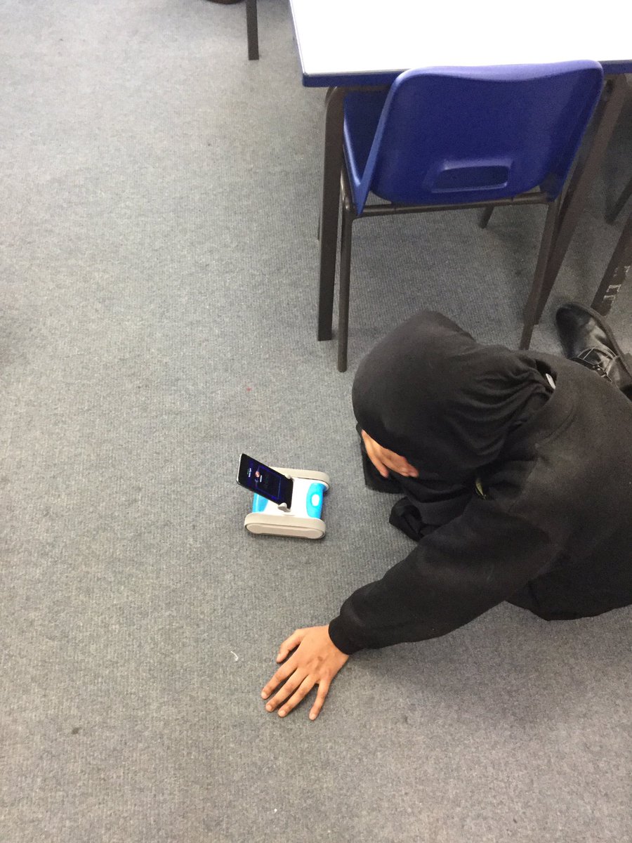 MissRyan13's tweet photo. Coding at @charltonmanor after school computer club @primarycoding #Romos #primarycoding https://t.co/NiKbntEROQ