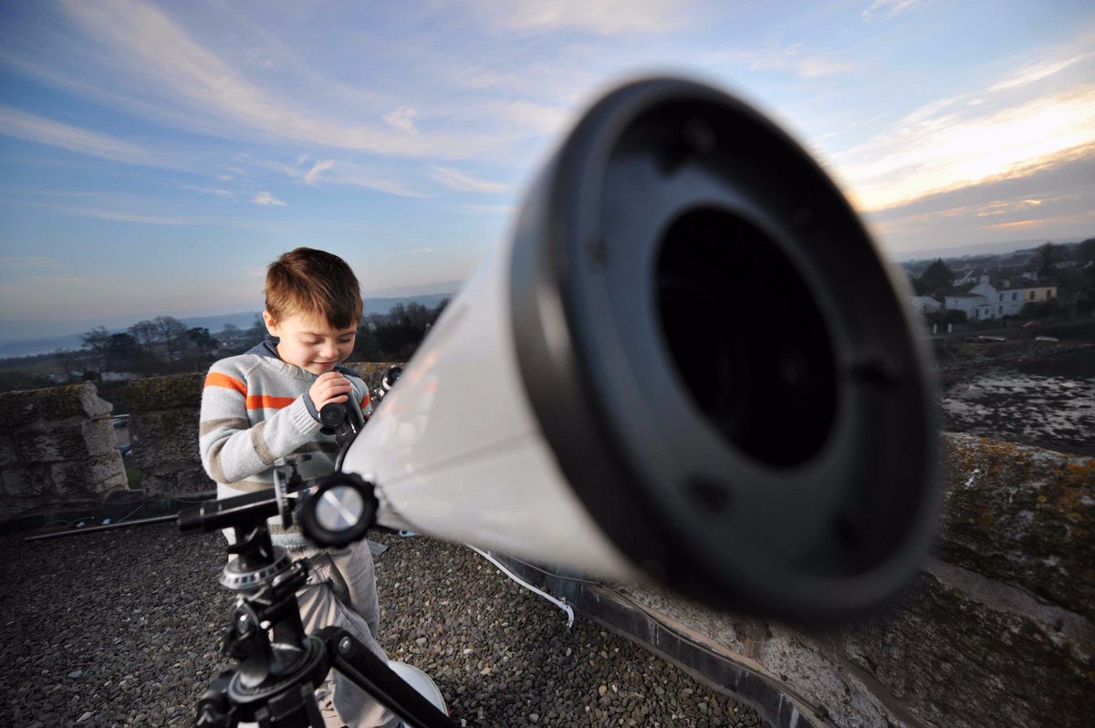 blackrockcastle's tweet photo. Looking for a summer job? Do you study science? Passionate about astronomy and science comm? We're looking for you! https://t.co/f2fb45fT97 https://t.co/b505K4lVXc