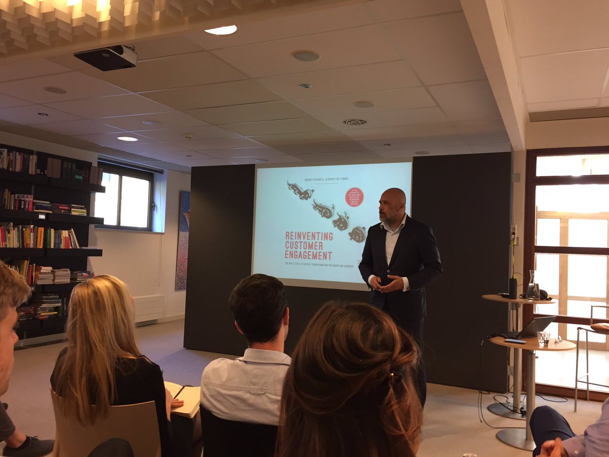 JurreW's tweet photo. Partner bij @VODW @rogerpeverelli introduceert zijn nieuw boek aan alle collega's!  Te koop via https://t.co/dkjMb5WvxE #customerengagement https://t.co/9UNZX7yvl6
