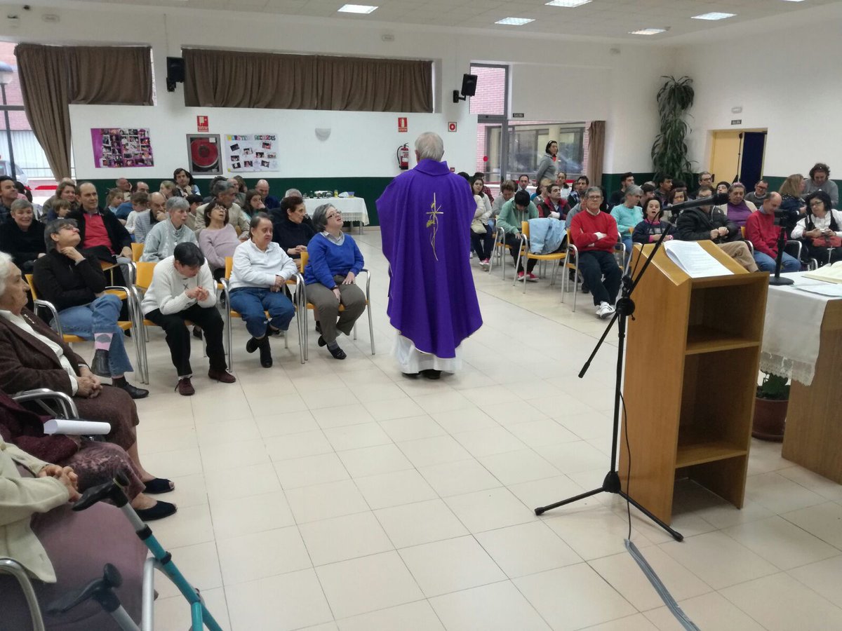 FNSCamino's tweet photo. La #RESCONSC y el grupo del voluntariado familiar @FPSC_ongd  @ColegioTabValv celebraron la Eucaristía mensual - https://t.co/W1pxxL1To7 https://t.co/LHrxd4wix0