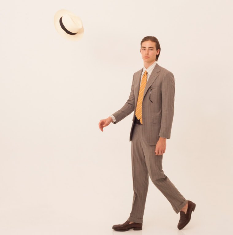 thesartoriale's tweet photo. Get The Look - A Gray Summer Suit https://t.co/sHHp94txIt #sartoriale #sartoriapartenopea #summersuit https://t.co/Gp1t0qw75D