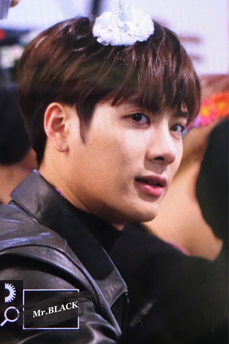 JS_relax's tweet image. 170327 G+ 스타존 팬싸 #잭슨 #Jackson #JacksonWang
생일이라서 328328328배는 더 잘생쁨인 유얼 미모,,,,,,