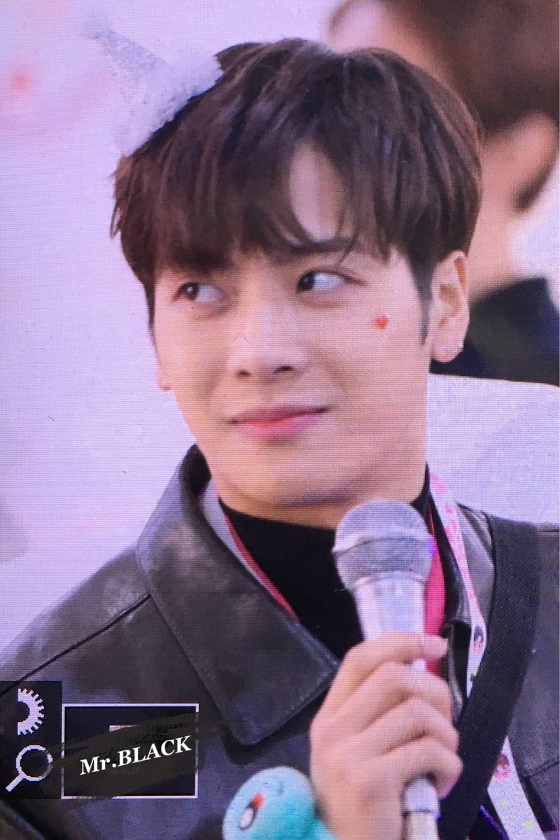 JS_relax's tweet image. 170327 G+ 스타존 팬싸 #잭슨 #Jackson #JacksonWang
생일이라서 328328328배는 더 잘생쁨인 유얼 미모,,,,,,